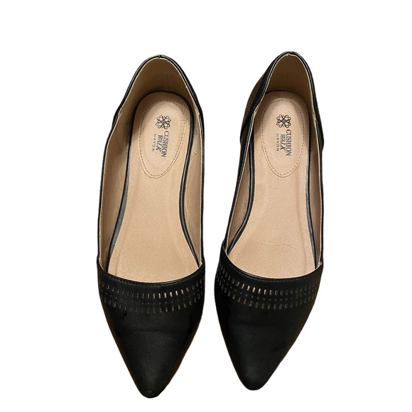 AVON Cushion Walk black flats with cut out detail - Picture 7 of 7